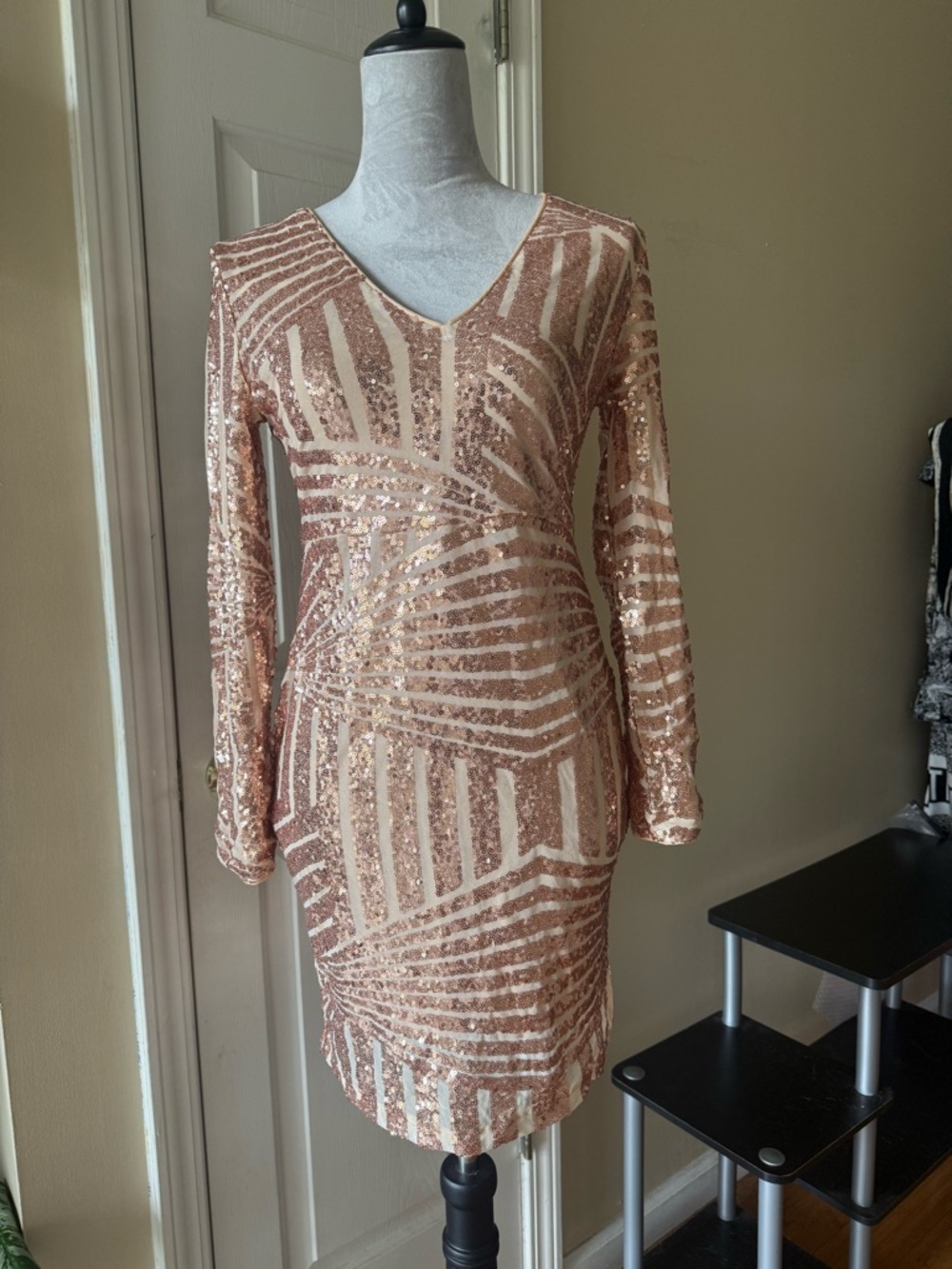 Long-Sleeve Rose Gold Sequin V-Neck Cocktail Dress